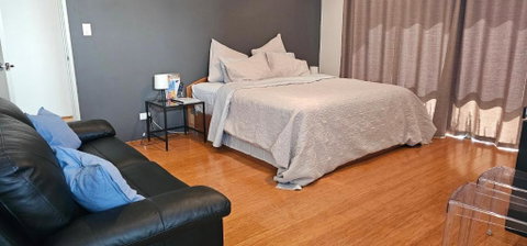 Private King Bed Guest Suite - Great Ocean Road Tourism 0