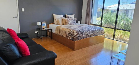 Private King Bed Guest Suite - Great Ocean Road Tourism 2