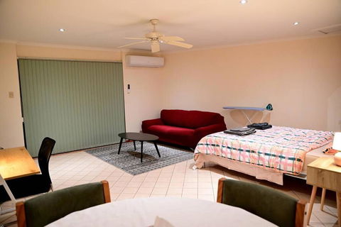Spacious Studio In AliceSprings QueenBed+KSAirbed - Great Ocean Road Tourism 1