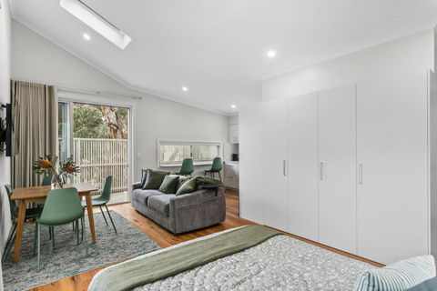 WILL56 - Gumtree Studio - Great Ocean Road Tourism 3