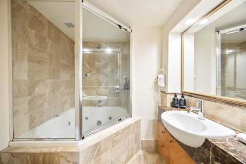 ZANZ205- Exclusive Outdoor Spa With Ocean Glimpses - Great Ocean Road Tourism 3