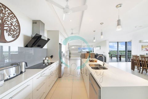 ZEN LUXURY: 2-Story 4-BR Penthouse In Darwin City With Mindal Markets & Harbour Views - Great Ocean Road Tourism 0