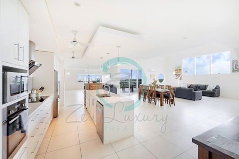 ZEN LUXURY: 2-Story 4-BR Penthouse In Darwin City With Mindal Markets & Harbour Views - Great Ocean Road Tourism 2