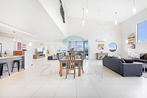ZEN LUXURY: 2-Story 4-BR Penthouse In Darwin City With Mindal Markets & Harbour Views - Great Ocean Road Tourism 3