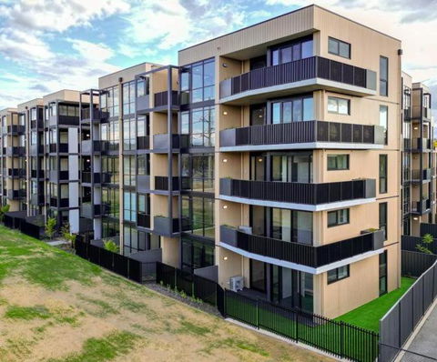 ZMITH Apartment - BROOKE, - Near AIS, GIO Stadium, UC, & Nth - Canberra Hospital - Great Ocean Road Tourism 2