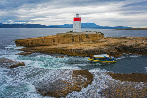 Hobart Sightseeing Cruise Including Iron Pot Lighthouse - Great Ocean Road Tourism 5